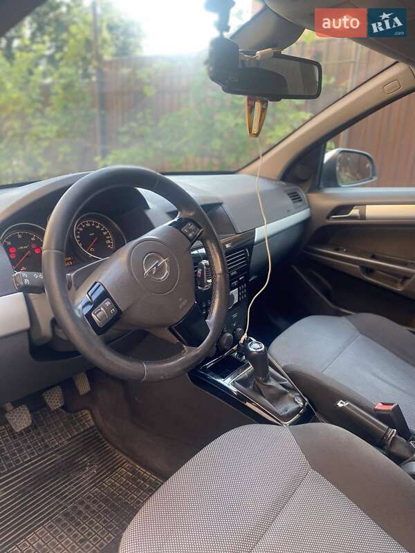 Универсал Opel Astra 2010 в Львове