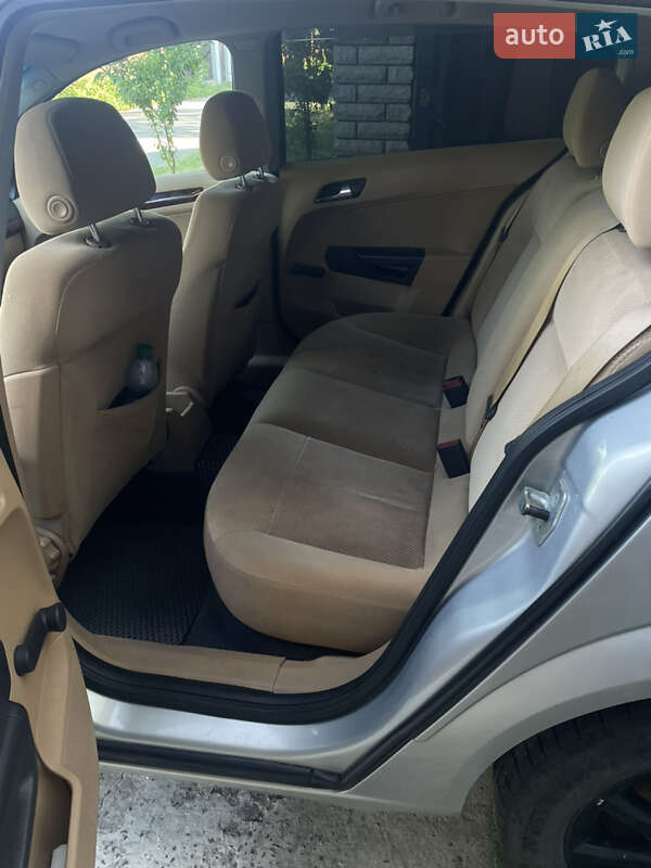 Хэтчбек Opel Astra 2005 в Андрушевке
