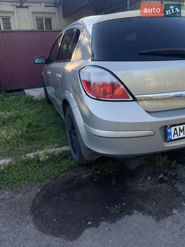Хэтчбек Opel Astra 2005 в Андрушевке