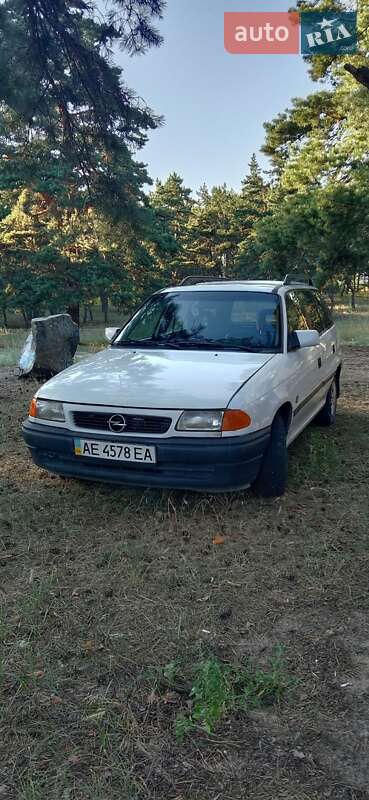 Універсал Opel Astra 1994 в Дніпрі