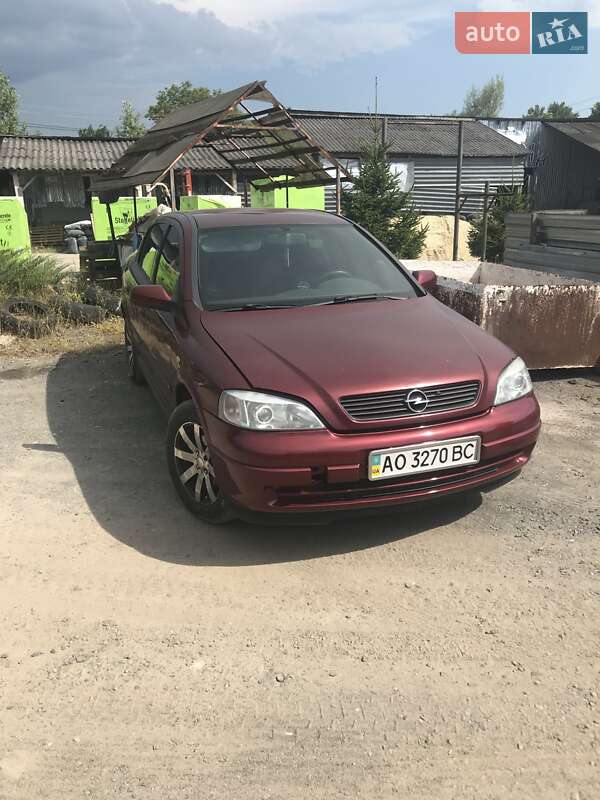 Седан Opel Astra 2000 в Сваляве