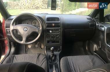 Седан Opel Astra 2000 в Сваляве