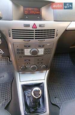 Универсал Opel Astra 2006 в 