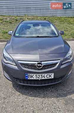 Opel Astra 2012