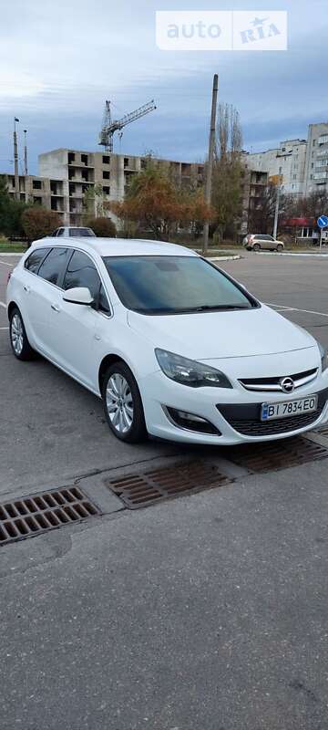 Універсал Opel Astra 2013 в Бурштині