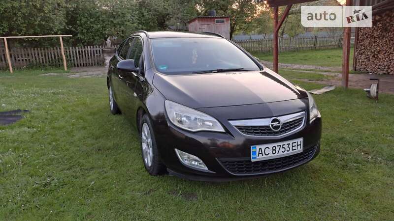 Універсал Opel Astra 2010 в Ратному