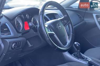 Универсал Opel Astra 2013 в 