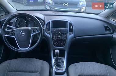 Универсал Opel Astra 2013 в 