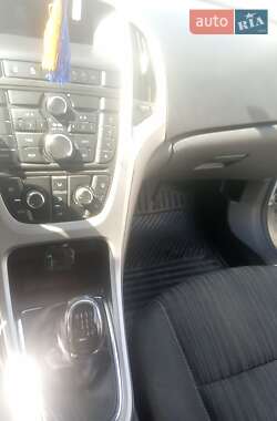 Хэтчбек Opel Astra 2012 в 