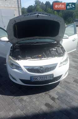 Opel Astra 2012