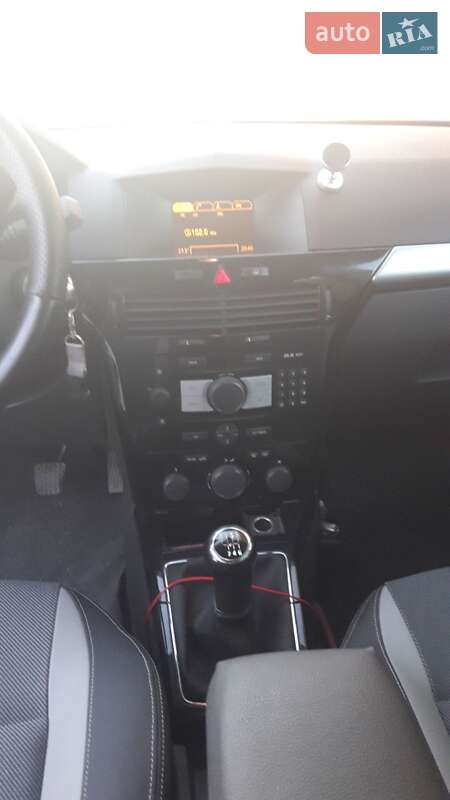 Універсал Opel Astra 2010 в Бердичеві