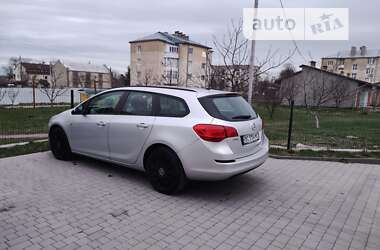 Универсал Opel Astra 2012 в Львове