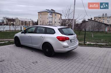 Универсал Opel Astra 2012 в 