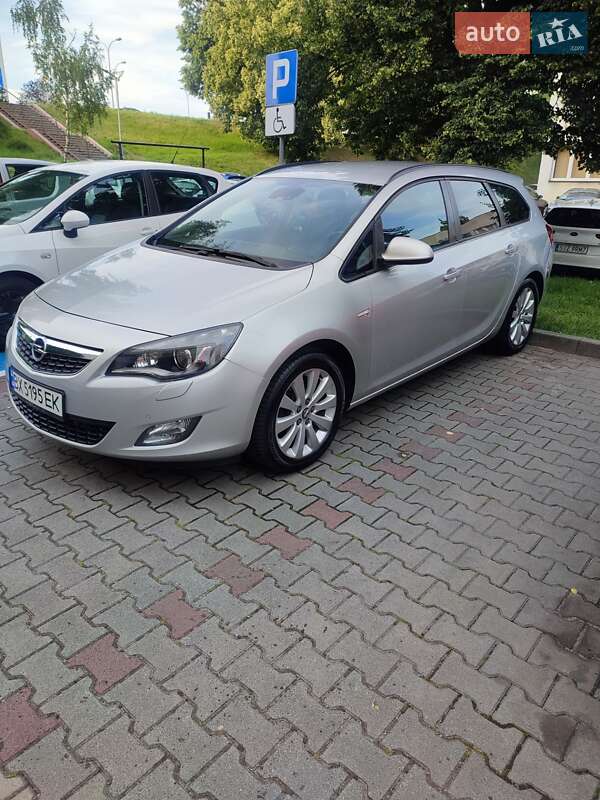 Універсал Opel Astra 2011 в Хмельницькому