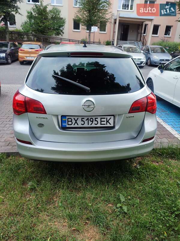 Універсал Opel Astra 2011 в Хмельницькому