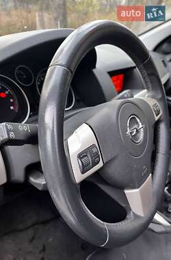 Хэтчбек Opel Astra 2007 в 