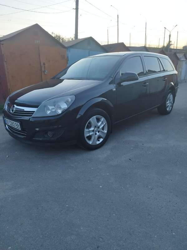 Універсал Opel Astra 2011 в Тернополі