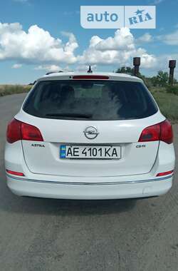 Універсал Opel Astra 2013 в Дніпрі