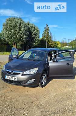 Універсал Opel Astra 2011 в Львові