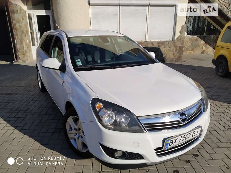 Універсал Opel Astra 2010 в Кам'янець-Подільському