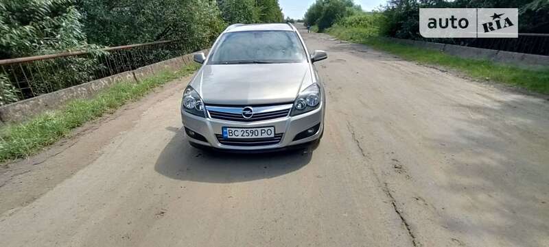 Универсал Opel Astra 2010 в Львове