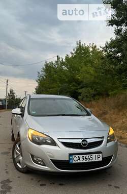 Універсал Opel Astra 2011 в Дубіївці