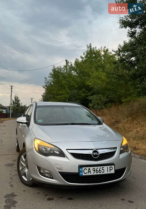 Универсал Opel Astra 2011 в 