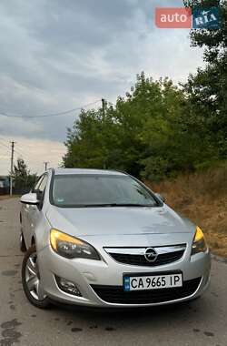 Opel Astra 2011 Opel Astra 2011