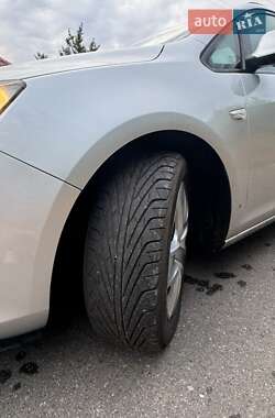 Универсал Opel Astra 2011 в 