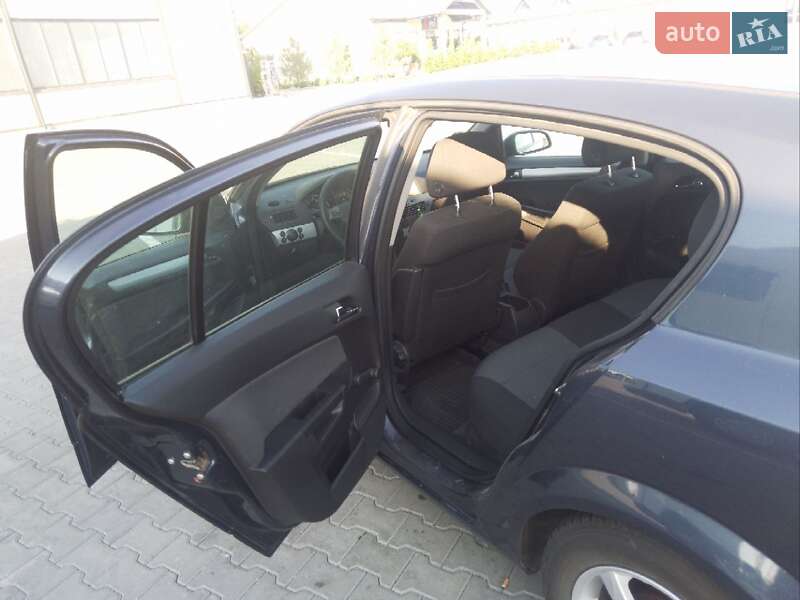 Хэтчбек Opel Astra 2006 в Виннице
