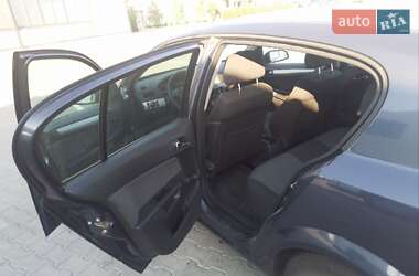 Хэтчбек Opel Astra 2006 в 