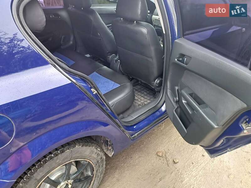 Хэтчбек Opel Astra 2008 в Ямполе
