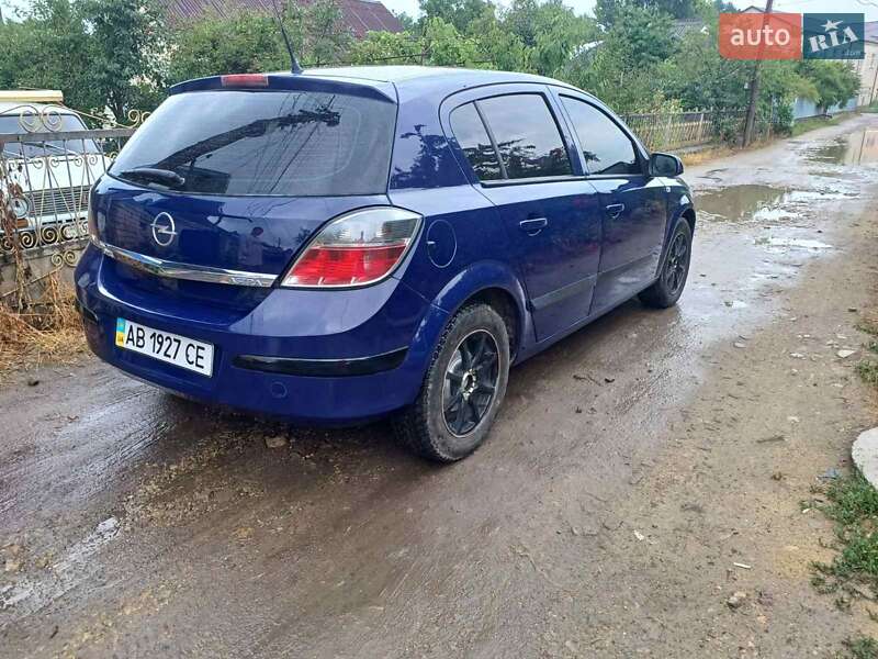 Хэтчбек Opel Astra 2008 в Ямполе