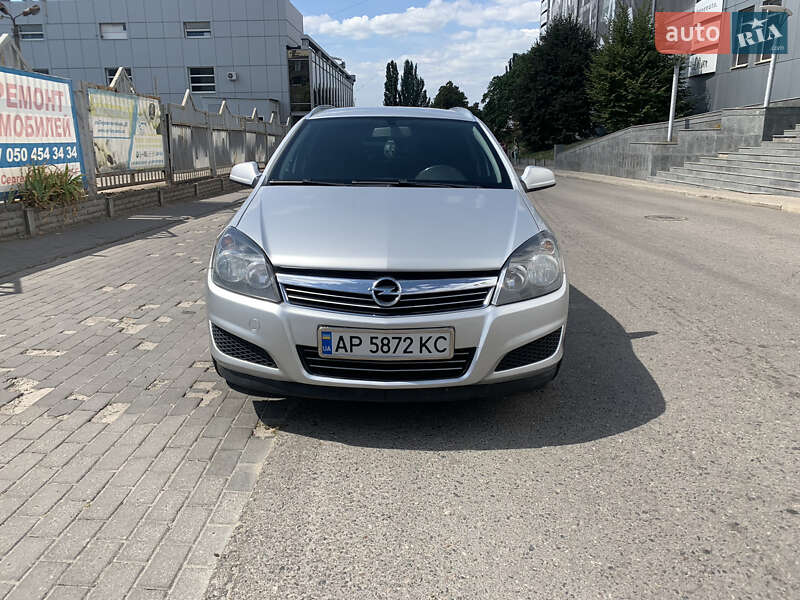 Універсал Opel Astra 2011 в Запоріжжі