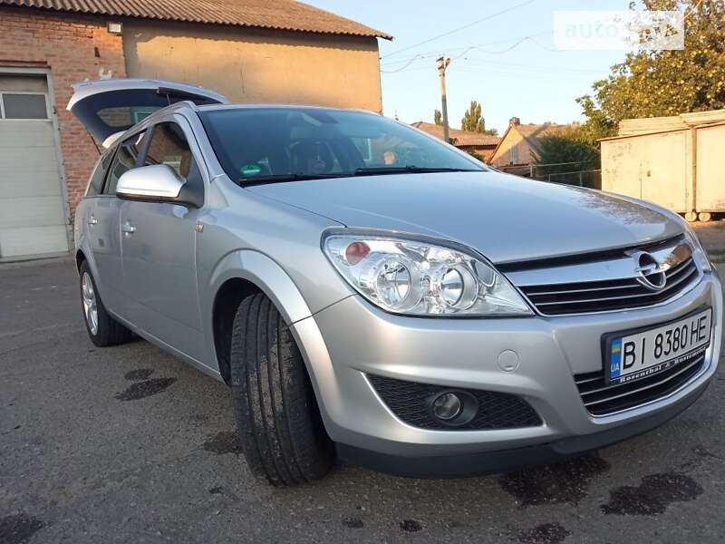 Универсал Opel Astra 2009 в Лохвице