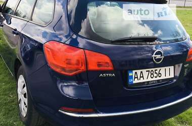 Універсал Opel Astra 2013 в Києві