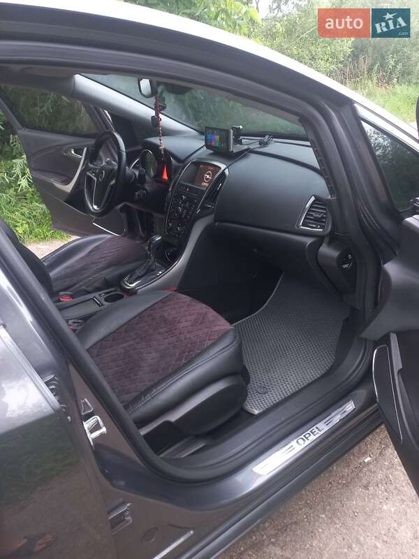 Хэтчбек Opel Astra 2010 в Самборе