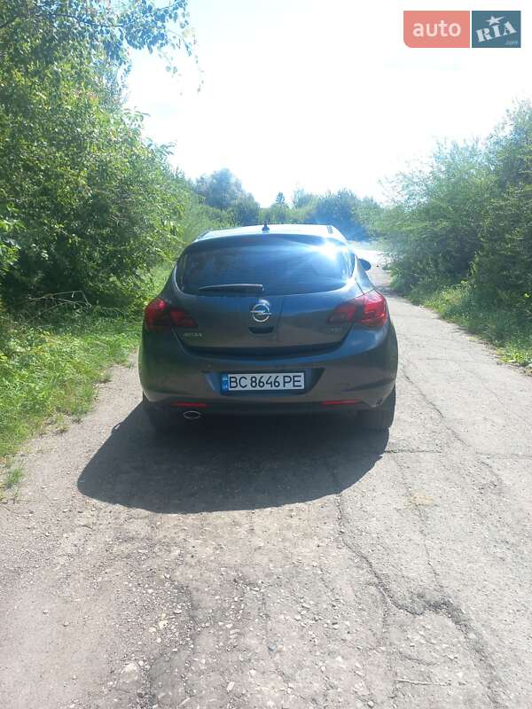 Хэтчбек Opel Astra 2010 в Самборе