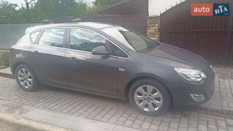 Opel Astra 2012