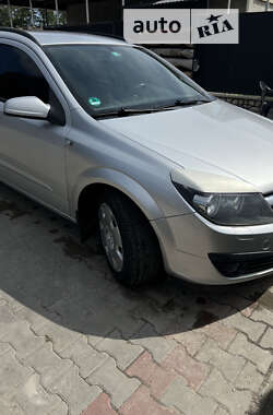 Универсал Opel Astra 2005 в Волочиске