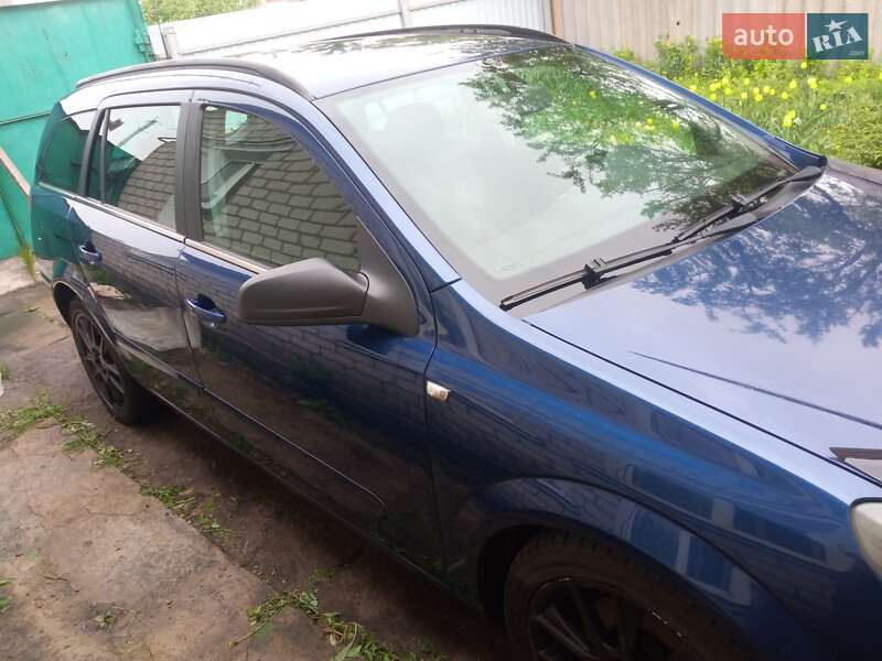Универсал Opel Astra 2005 в Изюме