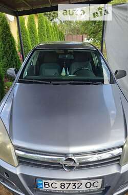 Хэтчбек Opel Astra 2004 в Новояворовске