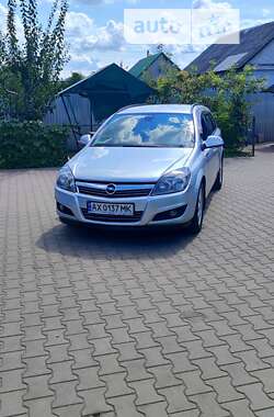 Універсал Opel Astra 2010 в Лозовій