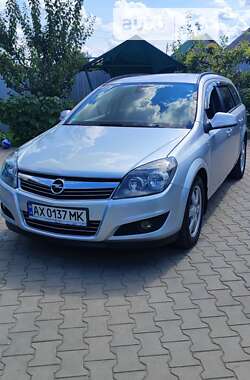 Універсал Opel Astra 2010 в Лозовій