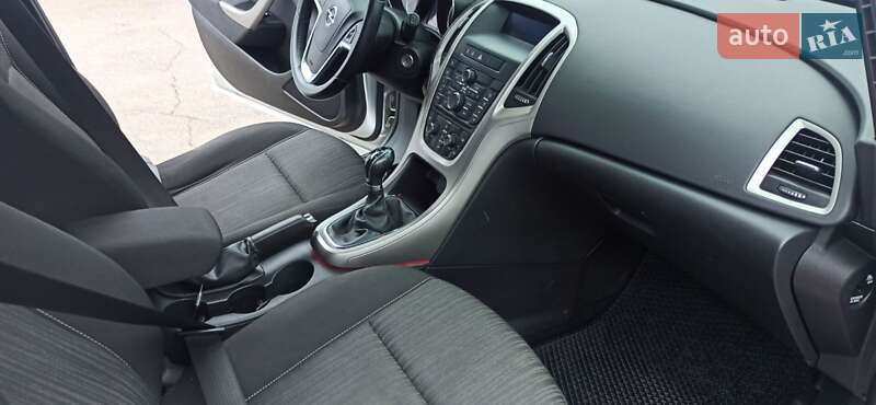 Хэтчбек Opel Astra 2010 в Борзне