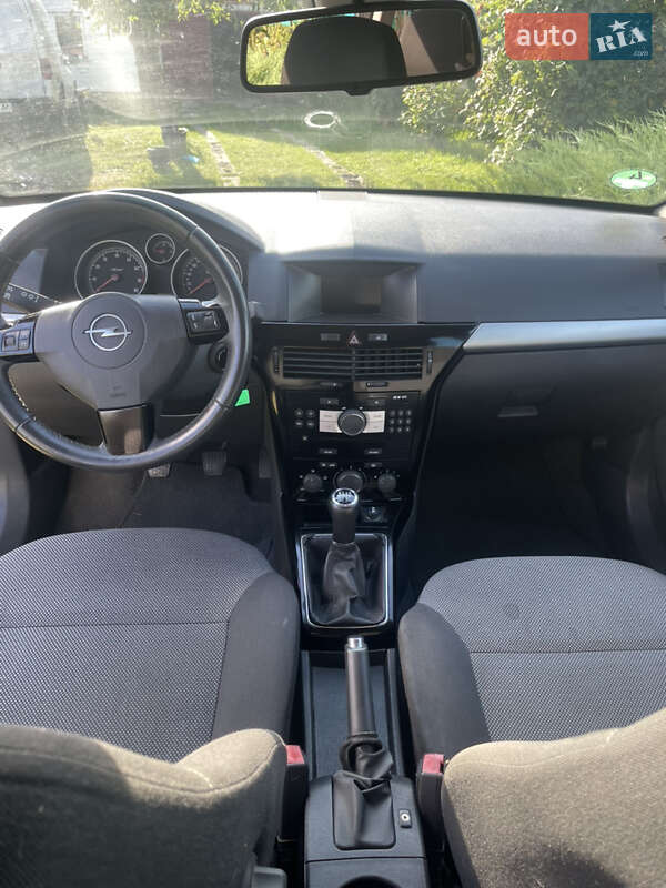 Універсал Opel Astra 2010 в Умані