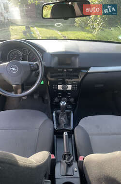 Универсал Opel Astra 2010 в Умани