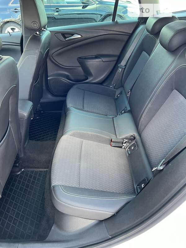 Универсал Opel Astra 2016 в Киеве