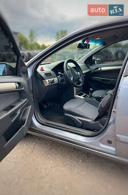 Хэтчбек Opel Astra 2007 в 