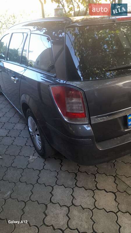 Универсал Opel Astra 2010 в Виноградове